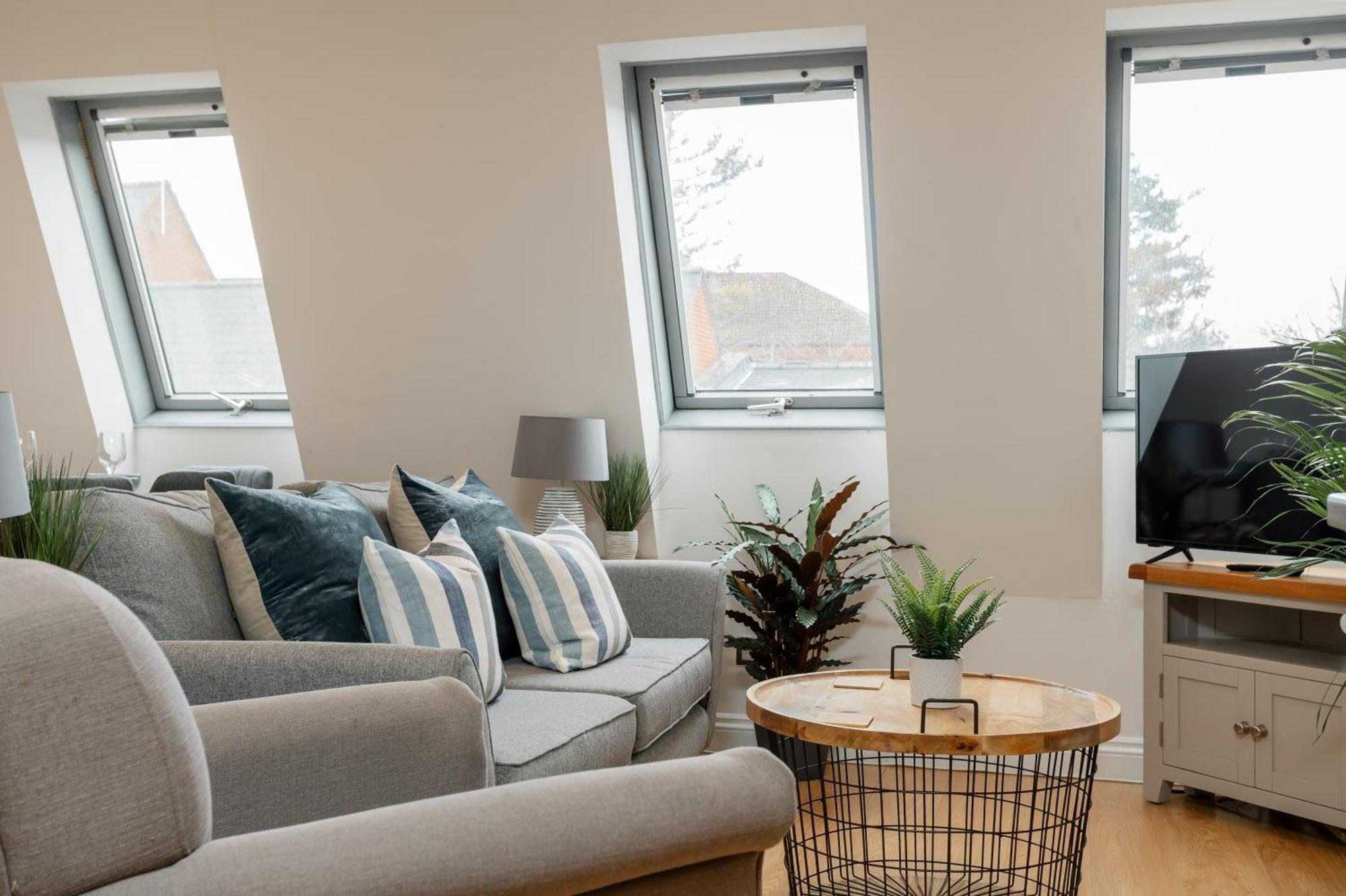Starhost Residences - Central 3 Bed Apartment At Regents Court, Newbury Newbury  Bagian luar foto
