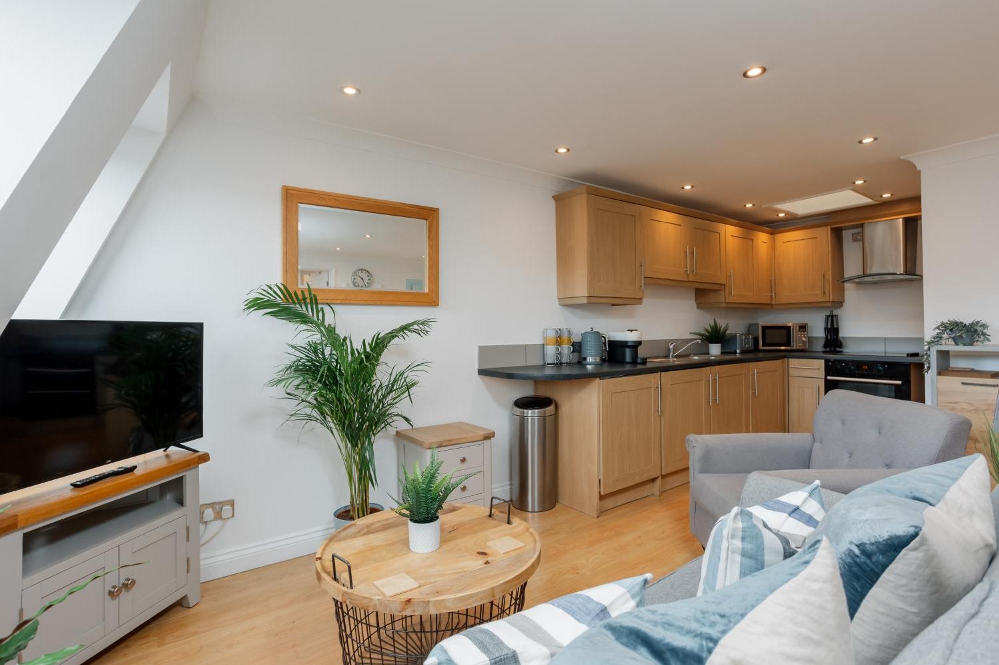 Starhost Residences - Central 3 Bed Apartment At Regents Court, Newbury Newbury  Bagian luar foto