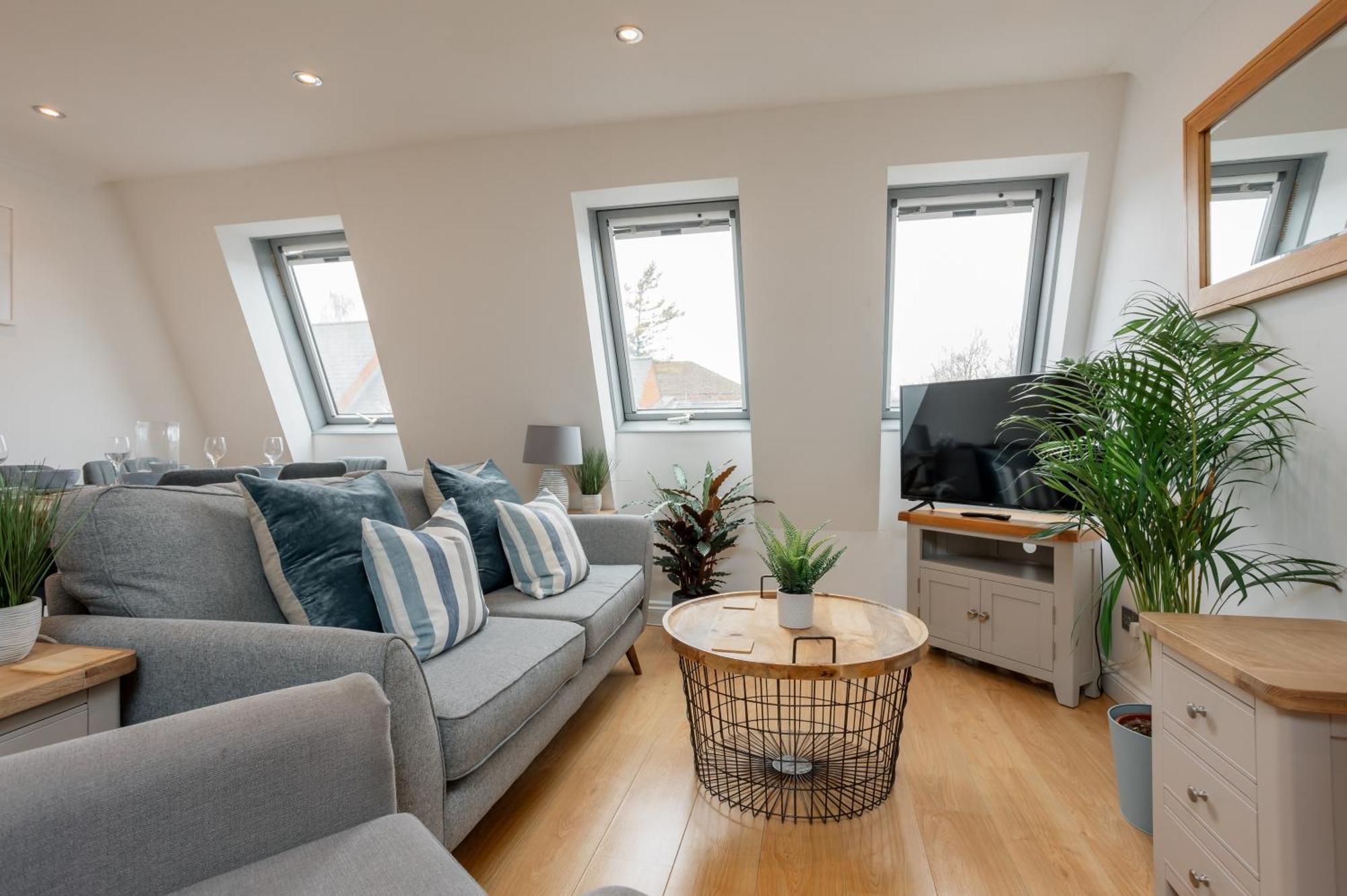 Starhost Residences - Central 3 Bed Apartment At Regents Court, Newbury Newbury  Bagian luar foto