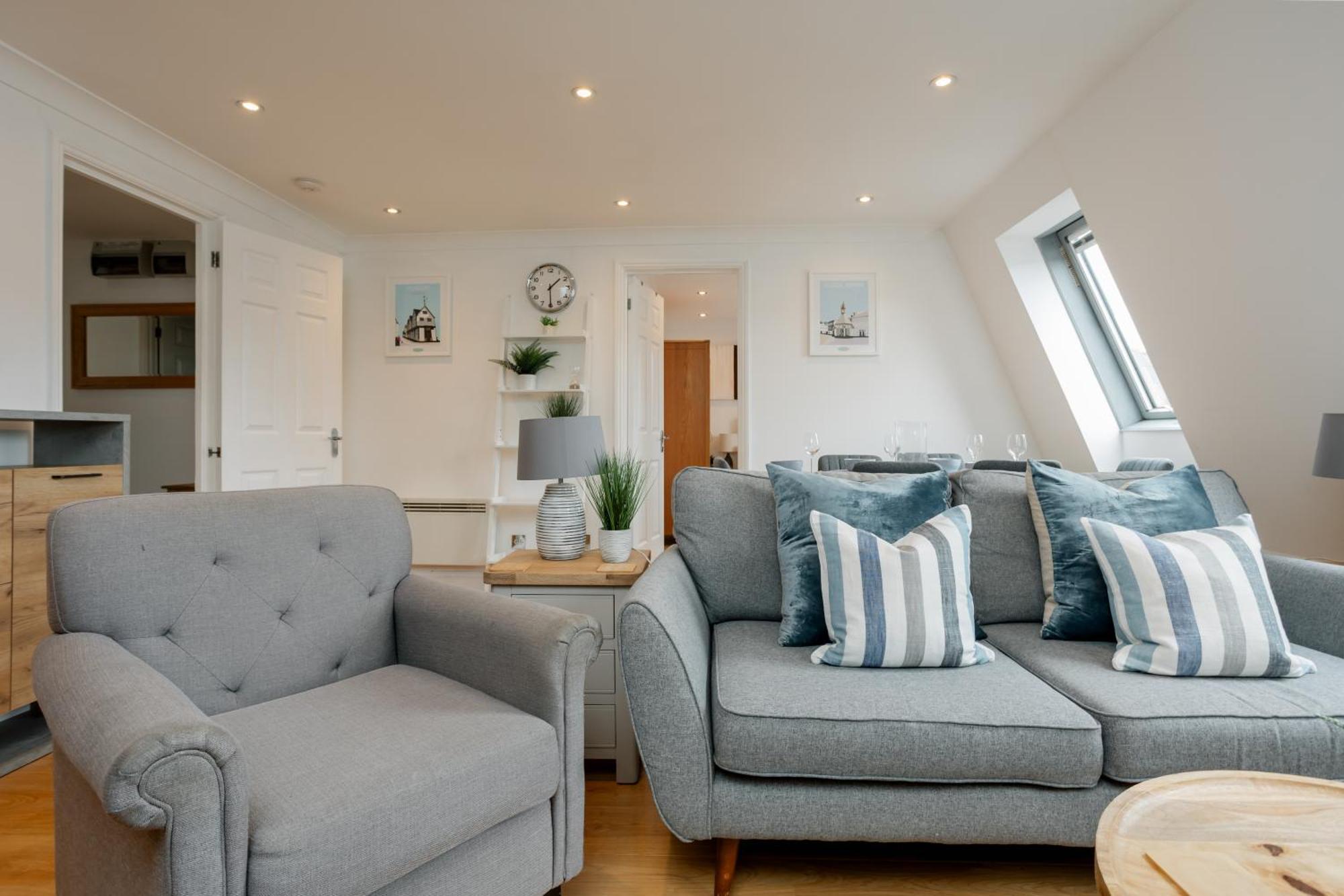 Starhost Residences - Central 3 Bed Apartment At Regents Court, Newbury Newbury  Bagian luar foto