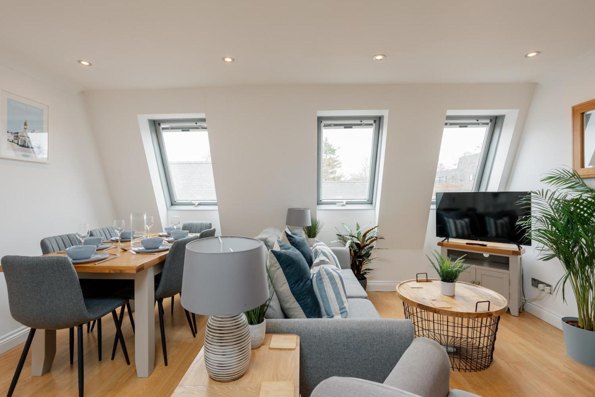 Starhost Residences - Central 3 Bed Apartment At Regents Court, Newbury Newbury  Bagian luar foto