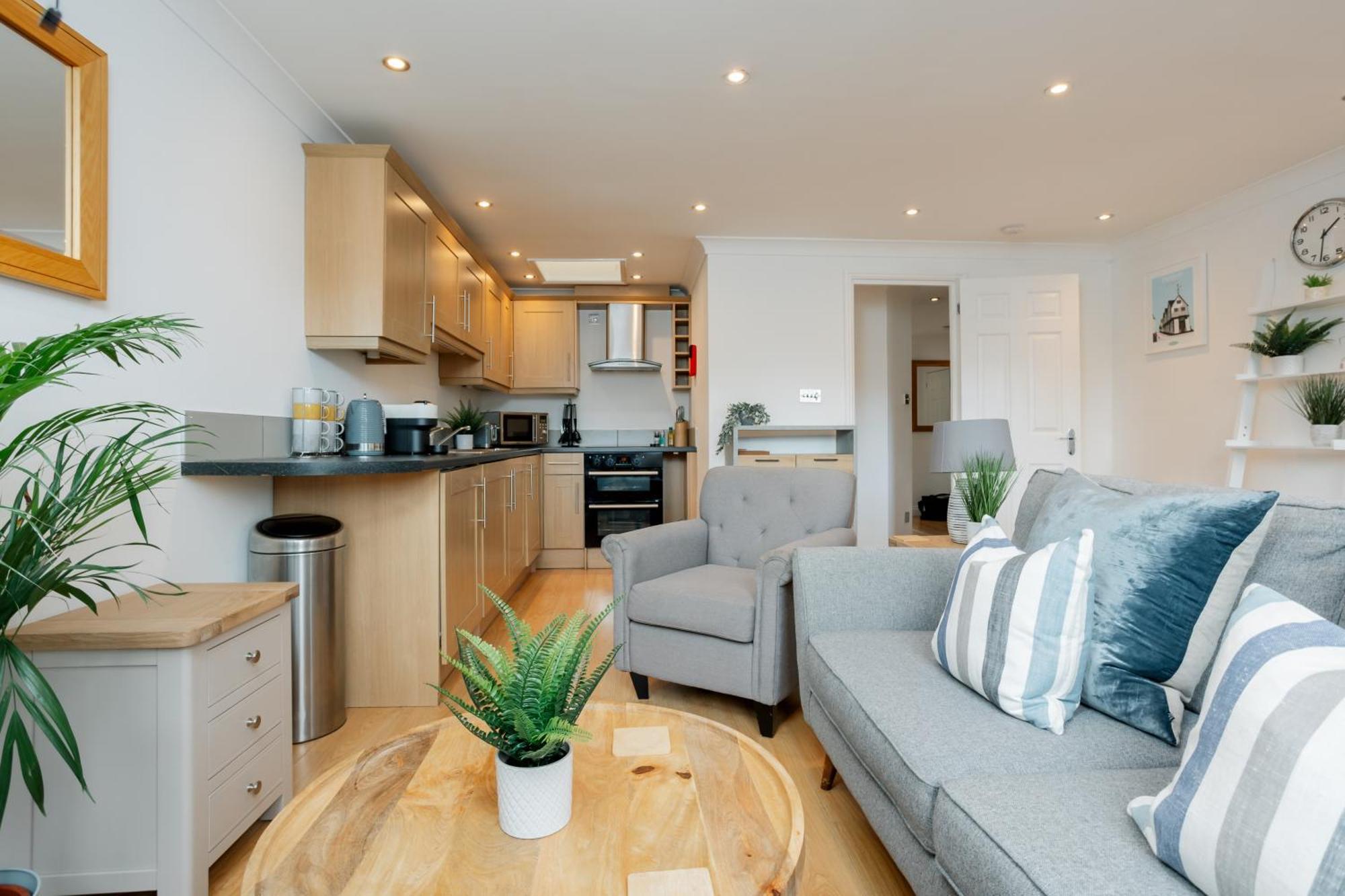 Starhost Residences - Central 3 Bed Apartment At Regents Court, Newbury Newbury  Bagian luar foto